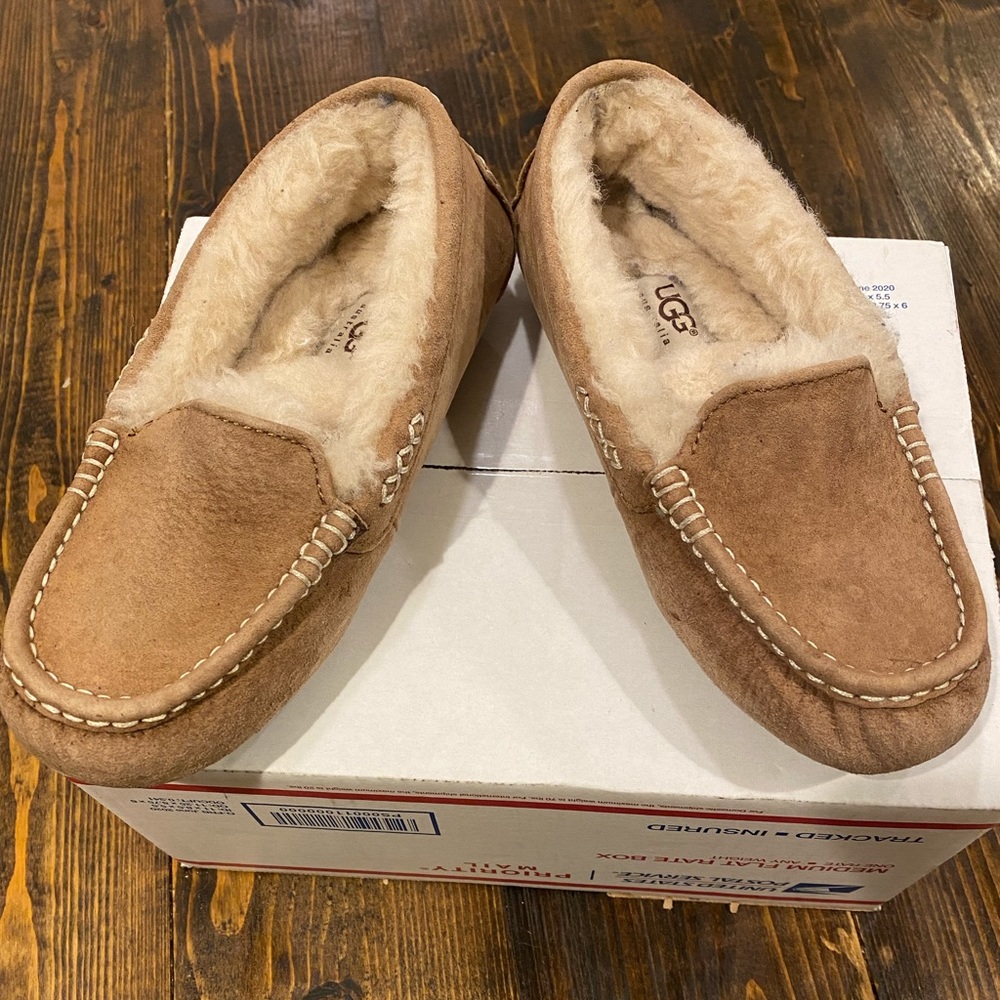 Ugg Moccasins Size 5- GUC